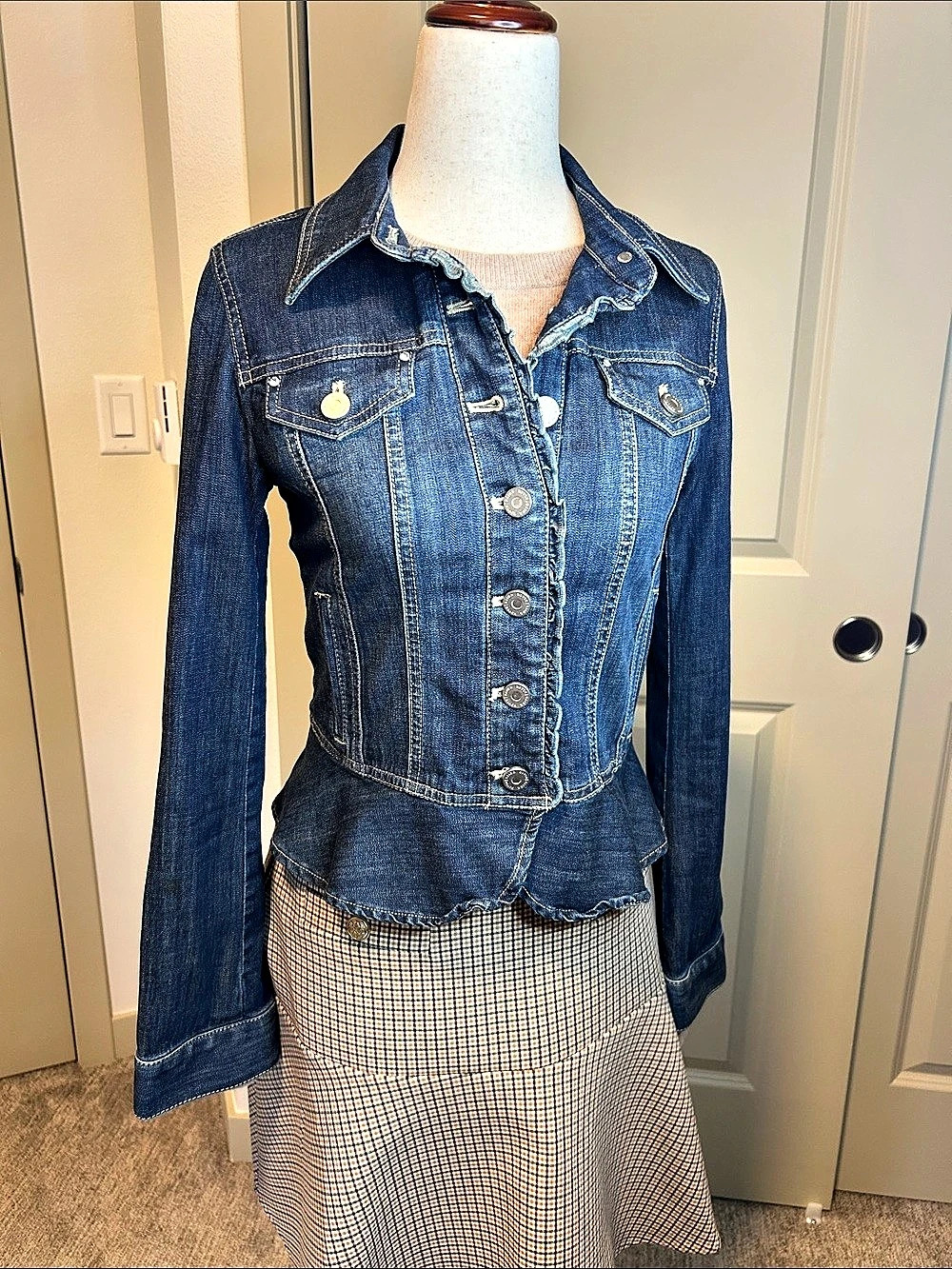 ✨ White House Black Market Fitted Peplum Denim Jacket ✨